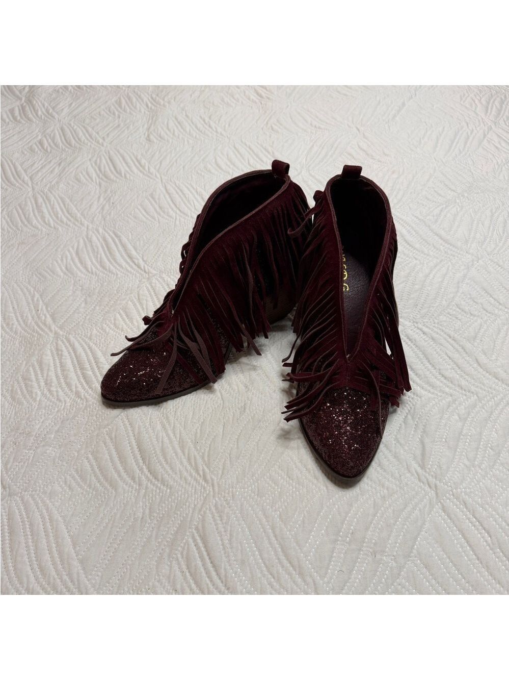 Wild G Women’s Maroon Glitter Fringe Ankle Boots. Size 9